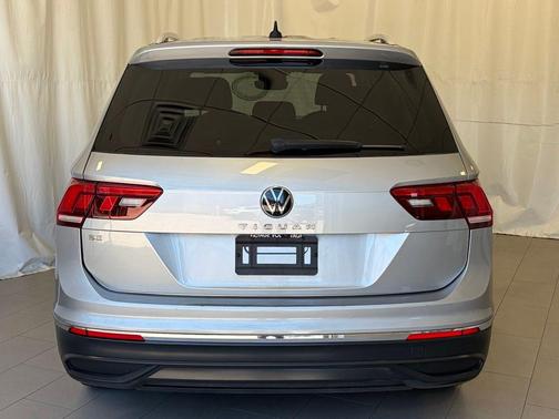 Pyrite Silver Metallic 2022 Volkswagen Tiguan 2.0T SE