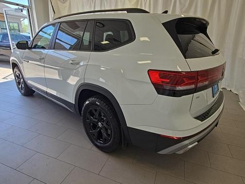 2024 Volkswagen Atlas 2.0T Peak Edition SE w/Technology