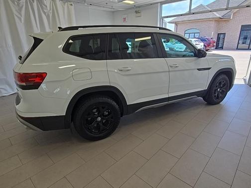 2024 Volkswagen Atlas 2.0T Peak Edition SE w/Technology