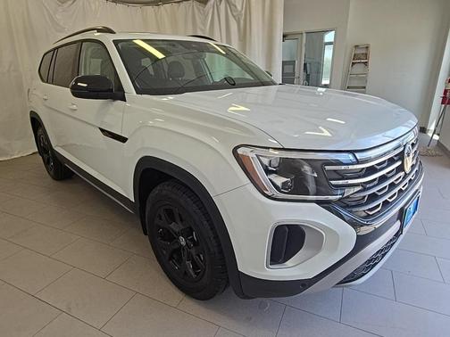 2024 Volkswagen Atlas 2.0T Peak Edition SE w/Technology