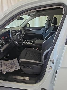2024 Volkswagen Atlas 2.0T Peak Edition SE w/Technology