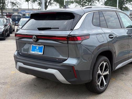 Platinum Gray Metallic 2026 Volkswagen Tiguan 2.0T SE