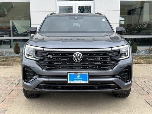 2025 Volkswagen Atlas Cross Sport 2.0T SEL R-Line Black