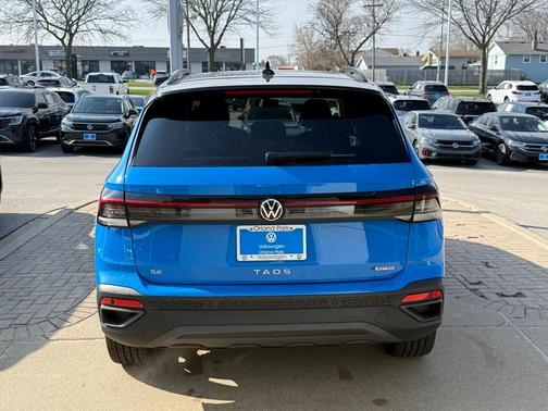 2025 Volkswagen Taos 1.5T SE Black