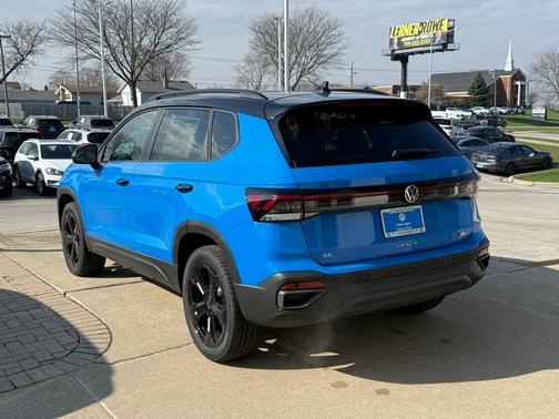 2025 Volkswagen Taos 1.5T SE Black