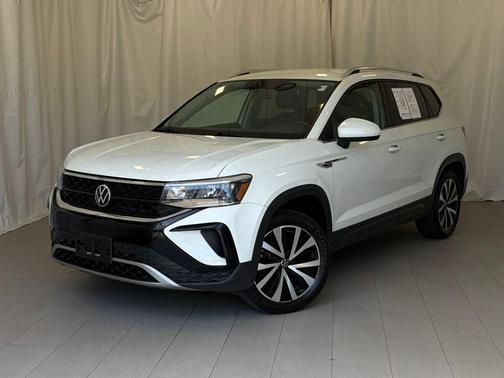 Pure White 2022 Volkswagen Taos 1.5T SE