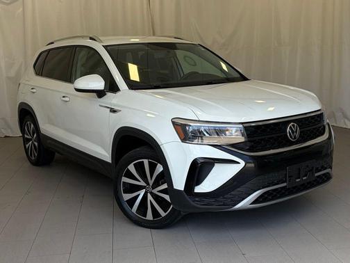 Pure White 2022 Volkswagen Taos 1.5T SE