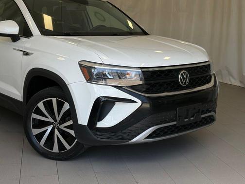 Pure White 2022 Volkswagen Taos 1.5T SE