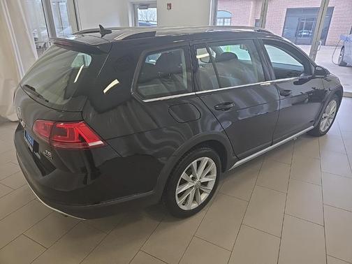 2017 Volkswagen Golf Alltrack TSI S