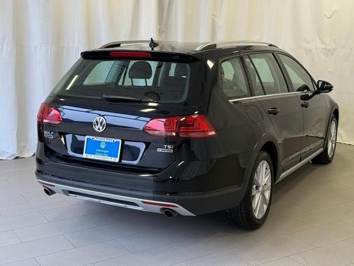2017 Volkswagen Golf Alltrack TSI S