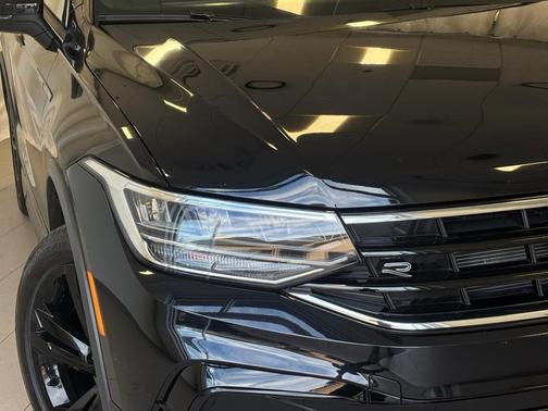 2024 Volkswagen Tiguan 2.0T SE R-Line Black
