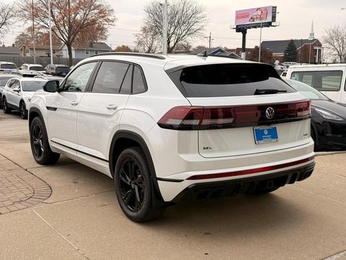 2026 Volkswagen Atlas Cross Sport 2.0T SEL R-Line Black