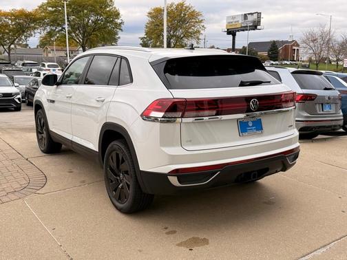 2026 Volkswagen Atlas Cross Sport 2.0T SE w/Technology
