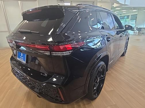 2025 Volkswagen Tiguan 2.0T SE R-Line Black