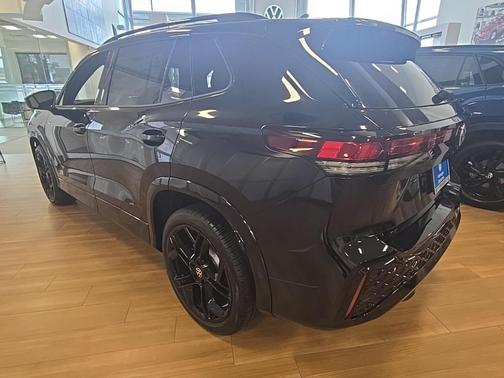 2025 Volkswagen Tiguan 2.0T SE R-Line Black