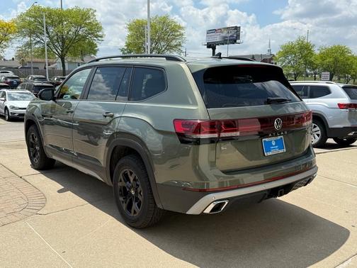 2025 Volkswagen Atlas 2.0T Peak Edition
