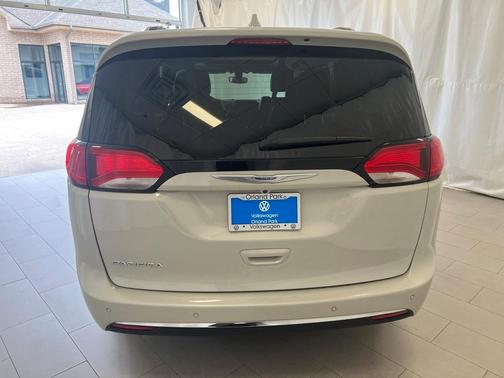 2020 Chrysler Pacifica Touring-L Plus