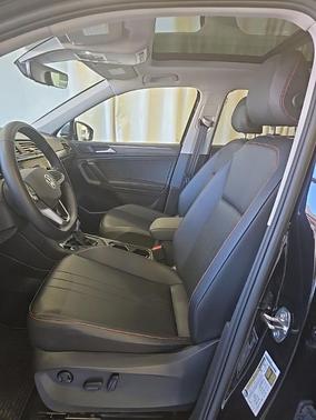 Deep Black Pearl Effect 2024 Volkswagen Tiguan 2.0T Wolfsburg Edition