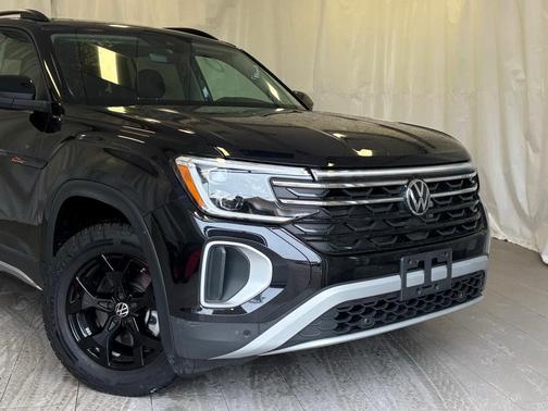 2024 Volkswagen Atlas 2.0T Peak Edition SE w/Technology