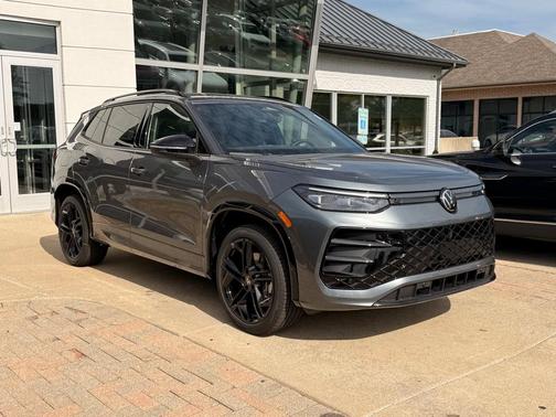 2025 Volkswagen Tiguan 2.0T SE R-Line Black