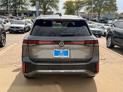2025 Volkswagen Tiguan 2.0T SE R-Line Black