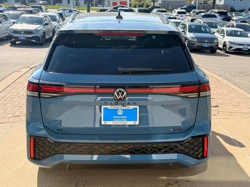 2025 Volkswagen Tiguan 2.0T SE R-Line Black
