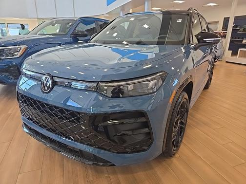 2025 Volkswagen Tiguan 2.0T SE R-Line Black