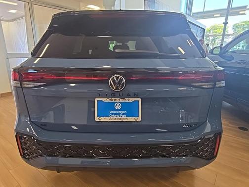 2025 Volkswagen Tiguan 2.0T SE R-Line Black