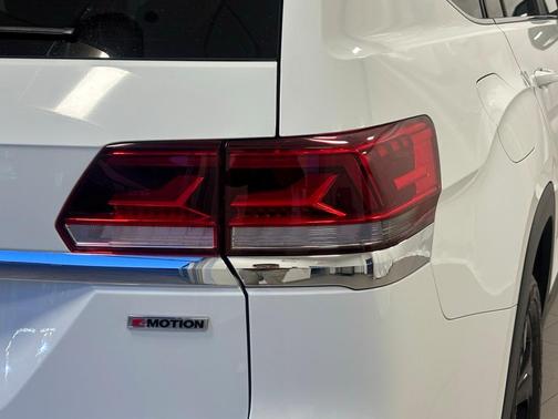 2022 Volkswagen Atlas 3.6L SE w/Technology