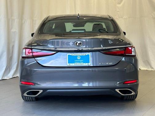 2022 Lexus ES 350 Base