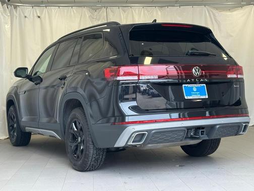 2024 Volkswagen Atlas 2.0T Peak Edition SEL