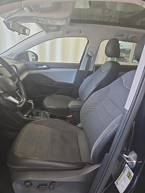 Deep Black Pearl Effect 2023 Volkswagen Taos 1.5T SE
