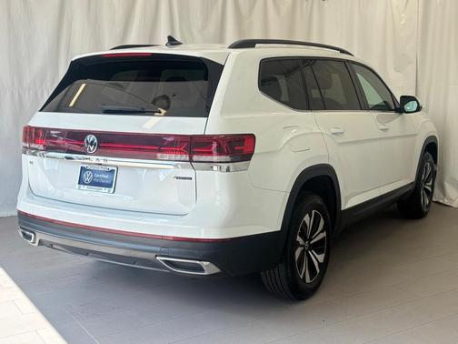 2024 Volkswagen Atlas 2.0T SE
