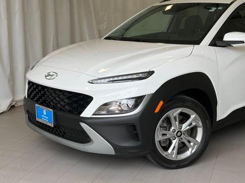 Lunar White 2023 Hyundai KONA SEL
