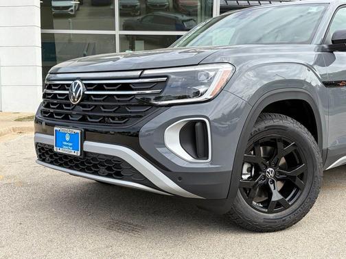 Pure Gray 2026 Volkswagen Atlas 2.0T Peak Edition