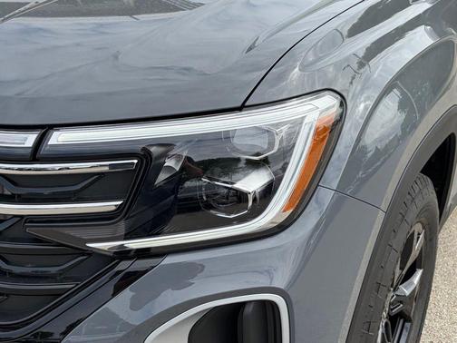 Pure Gray 2026 Volkswagen Atlas 2.0T Peak Edition