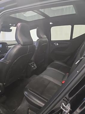 2022 Volvo XC40 T5 R-Design