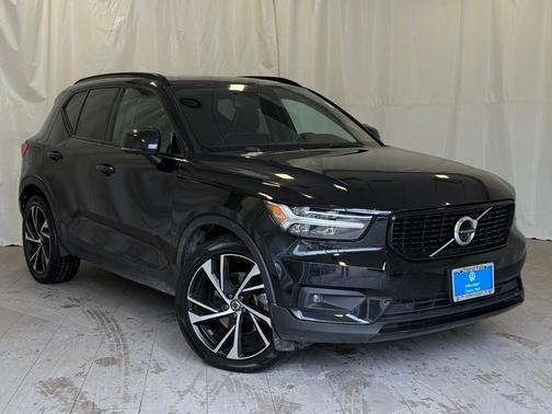 2022 Volvo XC40 T5 R-Design