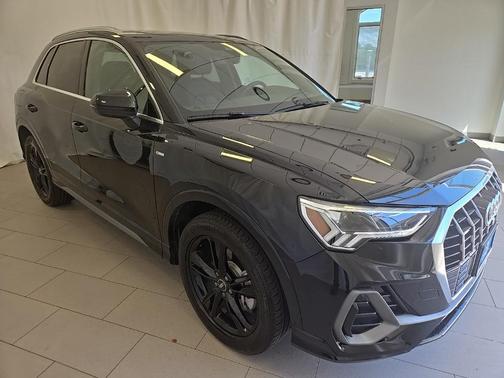 2022 Audi Q3 45 S line Premium