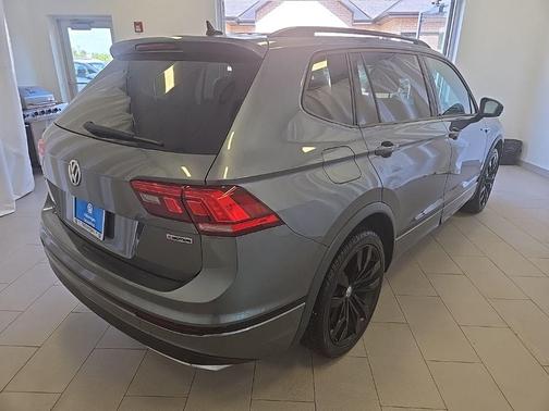Platinum Gray Metallic 2020 Volkswagen Tiguan 2.0T SE R-Line Black