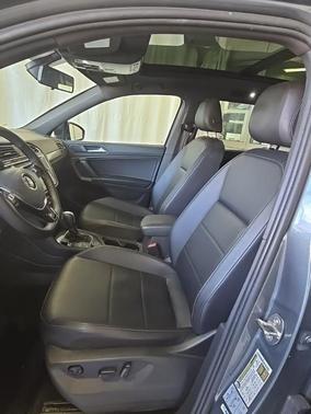 Platinum Gray Metallic 2020 Volkswagen Tiguan 2.0T SE R-Line Black