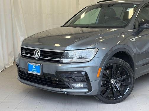 Platinum Gray Metallic 2020 Volkswagen Tiguan 2.0T SE R-Line Black