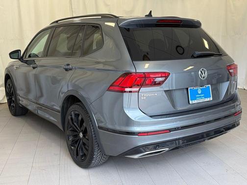 Platinum Gray Metallic 2020 Volkswagen Tiguan 2.0T SE R-Line Black