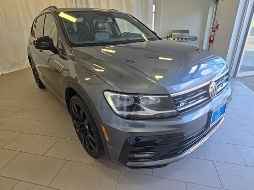 Platinum Gray Metallic 2020 Volkswagen Tiguan 2.0T SE R-Line Black