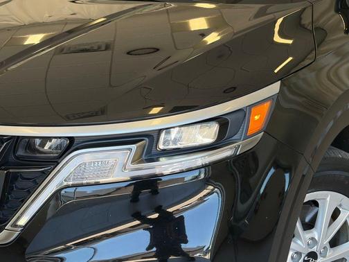 Aurora Black Pearl 2023 Kia Carnival LX Seat Package
