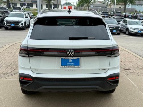 2025 Volkswagen Taos 1.5T SE Black
