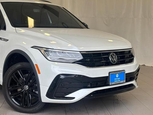2022 Volkswagen Tiguan 2.0T SE R-Line Black
