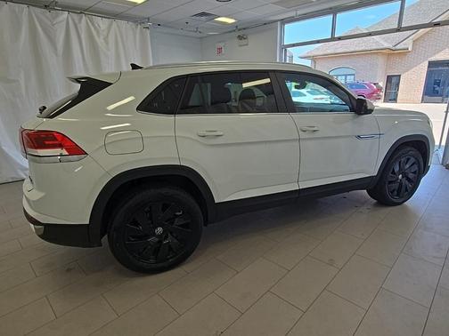 2024 Volkswagen Atlas Cross Sport 2.0T SE w/Technology