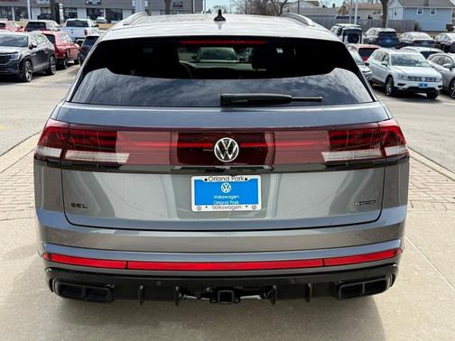 2025 Volkswagen Atlas Cross Sport 2.0T SEL R-Line Black