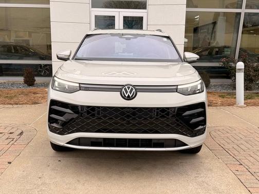 2025 Volkswagen Tiguan 2.0T SE R-Line Black